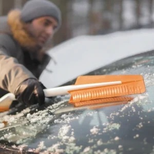 BROSSE ET GRATTOIR À NEIGE SNOWXPERT™ FISKARS – 1019352 7